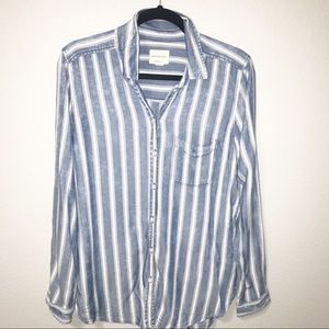 AMERICAN EAGLE boyfriend fit button down